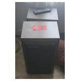 (2) speakers