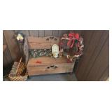 Wood bench and décor