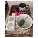 Flat of candle holders, mugs, dï¿½cor