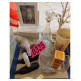 Lights, glass dï¿½cor, floral dï¿½cor