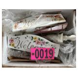 Box of 'Welcome' dï¿½cor