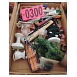 Flat of asst doll dï¿½cor and markers