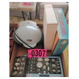Flat of grill, hotplate and doll dishes