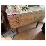 Drop leaf table