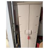 Rubbermaid Cabinet & Tools