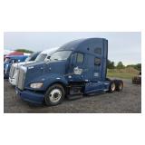 2013 Kenworth T700 Semi Truck