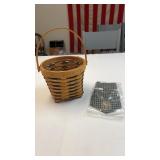 Longaberger 1998 barn, raising basket with liner