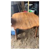 Solid oak table with extra leaf