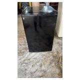 GE refrigerator 32 inches tall 21 inches deep 20
