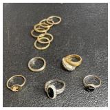 Lot of nice ladies rings, mostly costume with