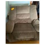Double sized recliner. Good Shape! Double sized recliner. Good Shape!