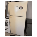 GE Refrigerator Freezer - 110V - 29 1/2' x 30' x 64'