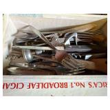 Rogers Silverware- Silverware Case - Utensil Assortment