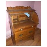 19x42x30 Pulaski furniture 3 drawer roll top dresser 19x42x30 Pulaski furniture 3 drawer roll top dresser