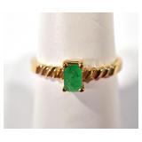 10kt GOLD & EMERALD RING  SIZE 8