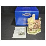 1995 David Winter Cottages Plough Farmstead