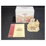 D1126 David Winter Cottages The Royal Box 2000