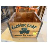 Wooden Clover Leaf Crate