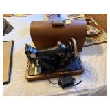 Antique Singer Sewing Machine w/ Wooden Case