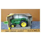 John Deere 1949 Model 'AR' Tracrtor Replica