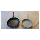 (2) Frying Pans w/ Lids