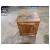 Endtable w/Ice Box Hardware