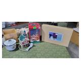 Enamel Pot & Christmas Decor