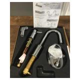 Single Handle Kitchen Faucet with Spray