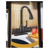 Single Lever Kitchen Faucet w/ Sprayer