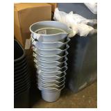 Rubbermaid 10 quart cleaning bucket x 12