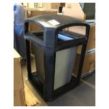 Rubbermaid outdoor trash can missing sides