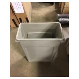 Rubbermaid 23 gallon slim containers x4.