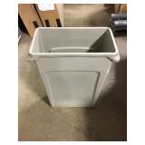 Rubbermaid 23 gallon slim containers x4.