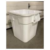 28gal Rubbermaid trash can x 2