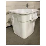 28gal Rubbermaid trash can x 2