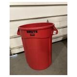 48 gal Brute Heavy Duty trash can x 2