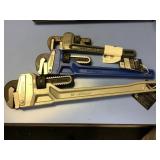 Pipe wrenches