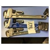 Pipe wrenches