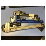 Pipe wrenches