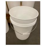 6 GALLON WHITE PLASTIC BUCKET X