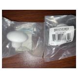 Bernairdï¿½ 1-1/2' Plastic Knobs in White x 20