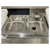 Mixed 33' x 22' Stainless Sinks For One Money