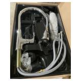 Single Handle Kitchen Faucet in Chrome