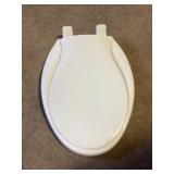 Kohler Elongated Toilet Seat In White x2