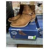 Size 7.5 Woman's Ankle Boots in Chestnut