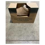 Sketchers® Size 9 Luxe Foam Men's House Shoes