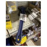 Irwinï¿½ 24" Cast Iron Pipe Wrench