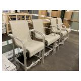4 Outdoor Chairs With Table