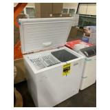 Vissaniï¿½ 32-1/2' x 21-1/4' 33-1/2' Chest Freezer