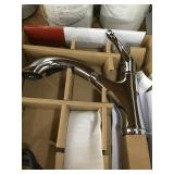 Single handle pullout kitchen faucet